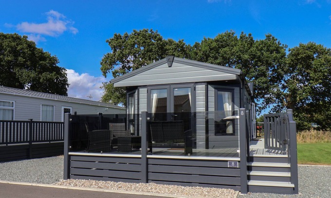 Bridlington Cabin | ROSIE'S RETREAT, pet friendly, with a garden in Bridlington