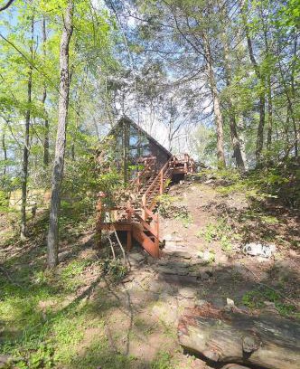 Hedgesville Ski Chalet | Rosies Creekside Retreat - 3 BR Escape!