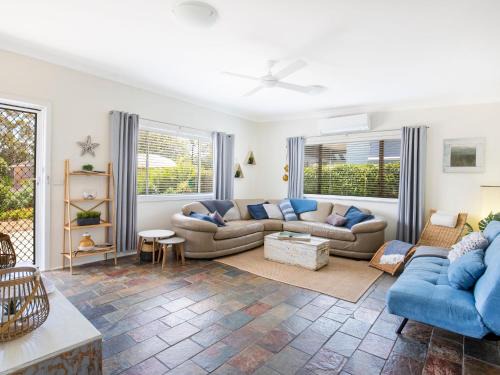 Callala Beach House | Roskell Retreat Pet Friendly 5 Mins Walk to Beach
