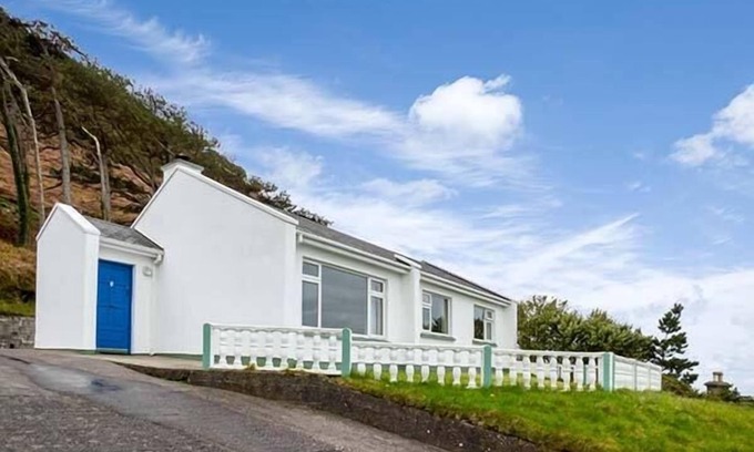 Glenbeigh House | ROSSBEIGH BEACH COTTAGE NO 6, pet friendly in Glenbeigh, County Kerry