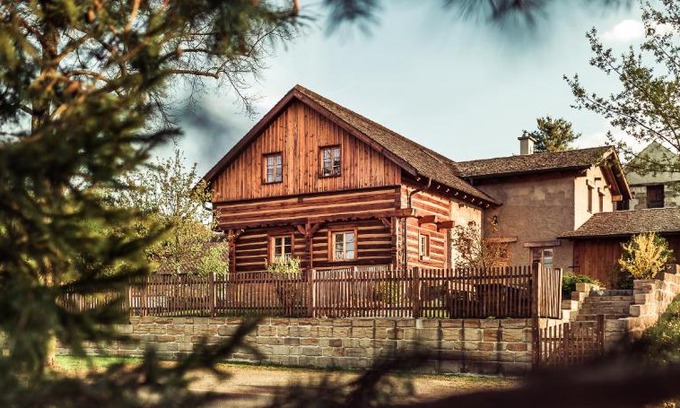 Tachov House | Roubenka u Huvarů