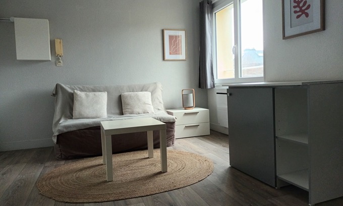 Gare-Jouvenet Apartment | Rouen center. In the immediate vicinity of the metro station and city center