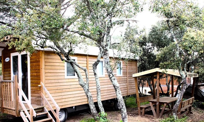 Junas Cabin | ROULOTTE Klimaanlage - 2 rooms - 26.08m2/Cigale, Grill, Chardonnet, Mésange 4 Personen