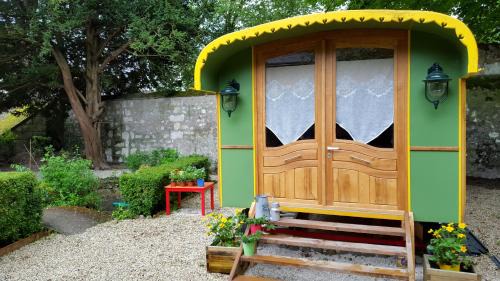 Loches Bed & Breakfast | Roulotte Mariposa