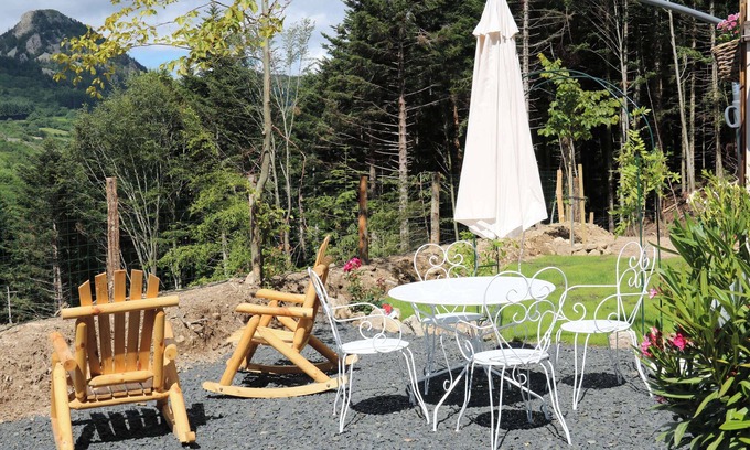 Boree Bed & Breakfast | Roulotte Nymphéa Avec Bain Norvégien et Jardin Privatifs vue Montagne