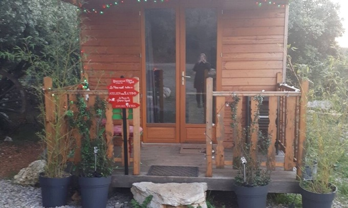 Cournonterral Ski Chalet | Roulotte Toute Équipée en Garrigue au Calme