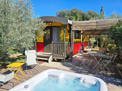 Baron Apartment | Roulottes Farigoule tout confort