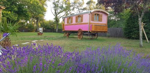 Bussac-Foret Bed & Breakfast | Roulottes O Bois D'mon Coeur