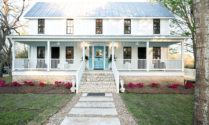 Round Top Apartment | Round Top's Stylish Hospitality- The Frenchie Boutique Hotel ROOM 3