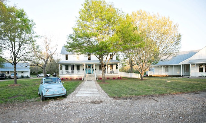 Round Top Apartment | Round Top's Stylish Hospitality- The Frenchie Boutique Hotel ROOM 5