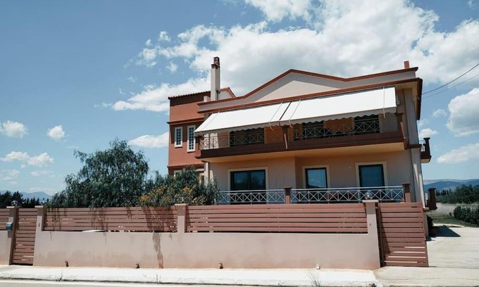 Nea Tirintha House | Roundabout apartment