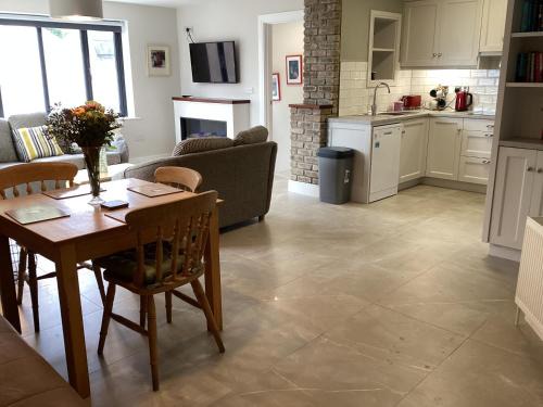 Roundstone Apartment | Roundstone Retreats Roundstone harbour lights