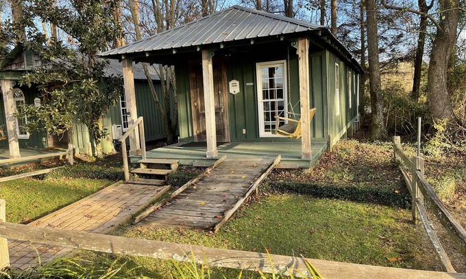 Hartsfield Cottage | Row Cottages Redbud Cottage