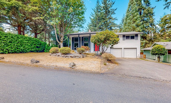 University Place House | Rowandale | Serene house in University Place - short walk away from Puget Sound