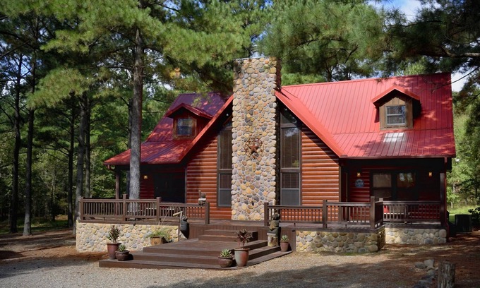 Broken Bow Cabin | Rowdy Rooster, A Relaxing Cabin 3.4 miles from nearest Broken Bow Lake boat ramp