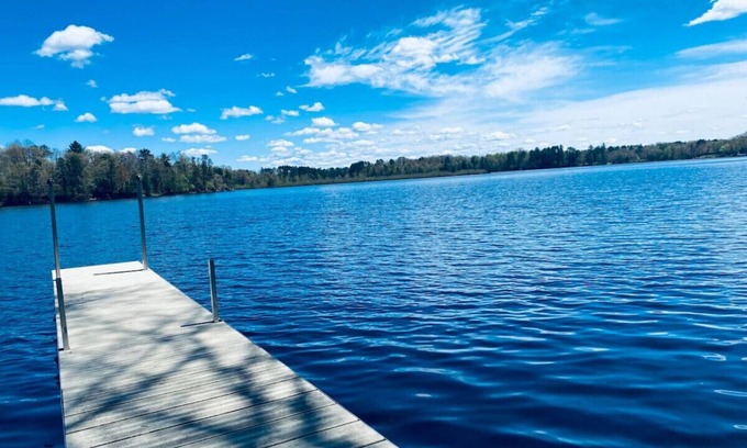 Tomahawk Cottage | Rowyn's Resort - Cute Lakeside Cabin