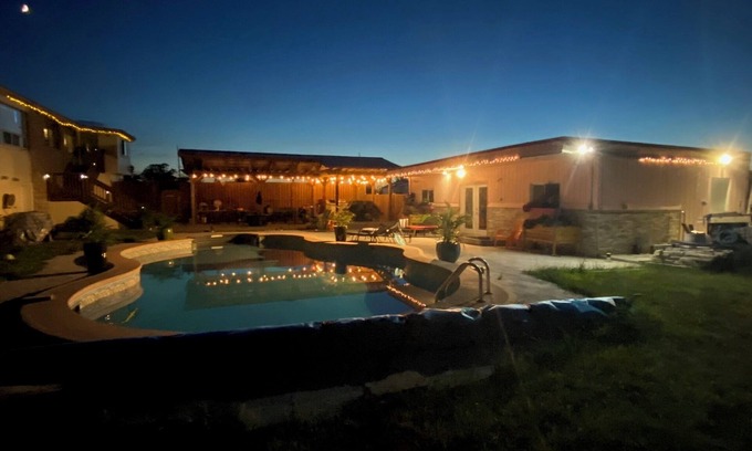 Lincoln Bed & Breakfast | Royal B&B #2-Poolhouse w/Kitchen & Private Bath @Royal DeMaria Winery
