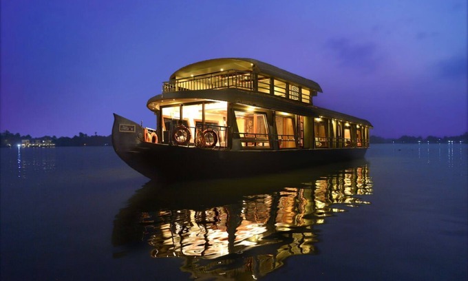 Alappuzha Boat Rental | Royal Boathouse