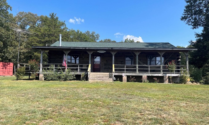 Royal Cabin | Royal Cabin between Lake Quachita and Hot Springs