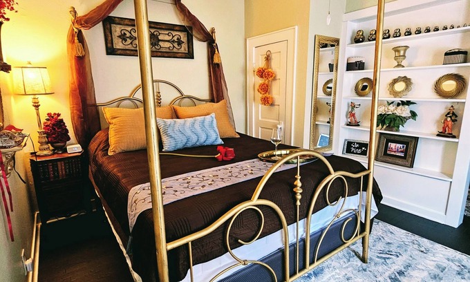 Northside Apartment | Royal European Corner to a Romantic Gateaway by Downtown-Houston, Heights & WOMH