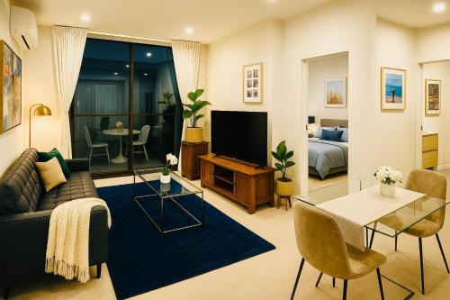 Caulfield North Apartment | Royal Executive Living Garden Executive Home