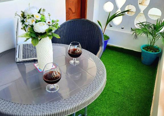 Bamburi Apartment | Royal Haven A1 Apartment in Mombasa - Bamburi, 50" HDTV, WiFi, 6 mins to Beach