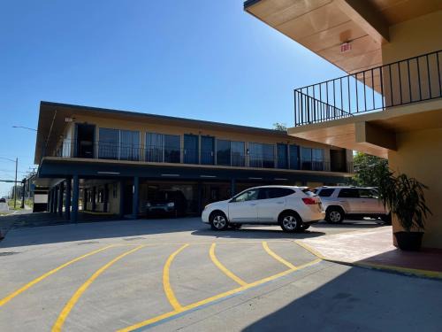 Boys Ranch Hotel | Royal Inn