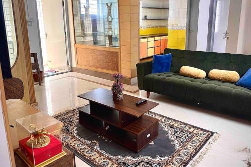 Lakshmipuram Apartment | Royal King Bed Suite, Service Apartments, 1km to center , Free WI-FI