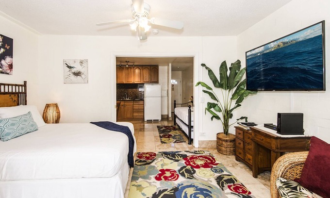 Waikiki Condo | Royal Moana Condo Steps to the Beach & Restaurants w/Full Kitchen & Bbq Grill