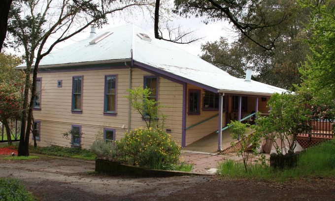 Geyserville House | Royal Nesu Retreat House