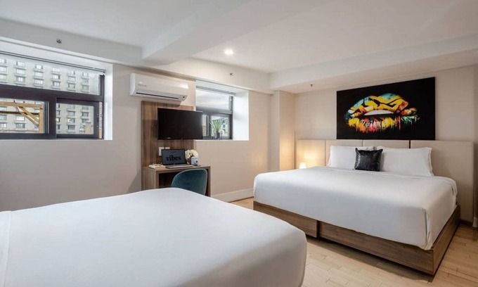 Gay Village Hotel | Royal Pair – Downtown MTL Stay