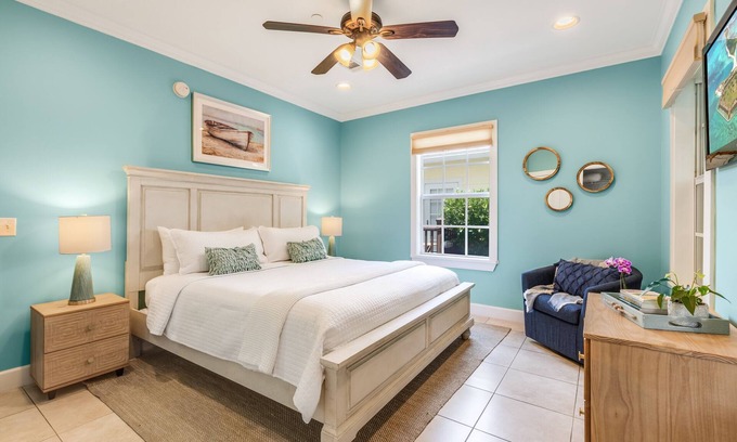 Old Town Condo | ROYAL PALM SUITE ~ Adult Only, 1 BR, 1 Ba w/Kitchen and Shared Pool!