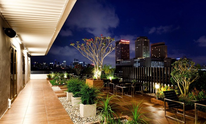Pom Prap Sattru Phai Hotel | Royal Princess Larn Luang
