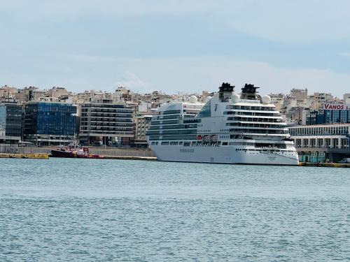 Piraeus Apartment | Royal Red suite No2 PIRAEUS PORT
