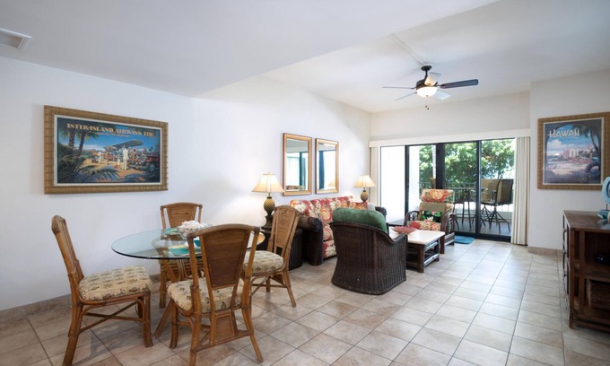 Kailua-Kona Condo | Royal Sea Cliff Kona 202 Ocean View 1 Bedroom