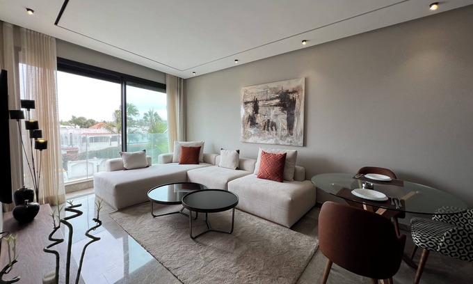 La Corniche Apartment | Royal Suite in lovely Anfa with WiFi, AC
