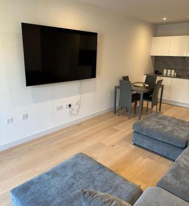 Docklands Apartment | Royal wharf