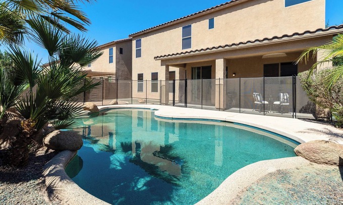 Sunset Farms House | Royalty in Black & White w/Pool, 11 BED & Games & Events Allowed