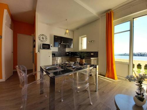 Pontaillac Apartment | Royan - VUE MAGIQUE pour cet APPARTEMENT au 1er étage - Résidence du Golf