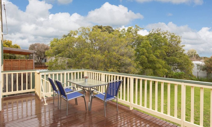 Cowes House | Roydon Island Retreat