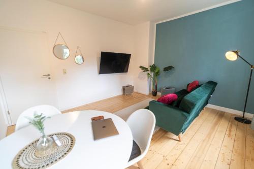 Magdeburg Apartment | RR - Awesome Apartment 46qm - Kitchen - WIFI