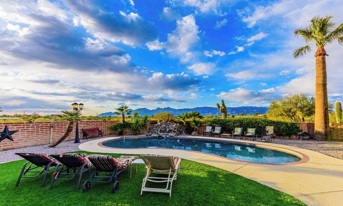 Tucson House | RR Resort life Tucson Views Pool & Spa Saguaro National Park Entire Home