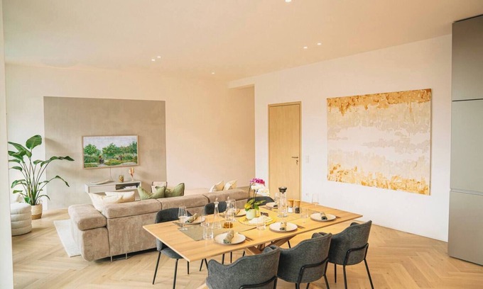 Magdeburg Apartment | RR | The Penthouse | Luxe 105 m² | Central | WIFI