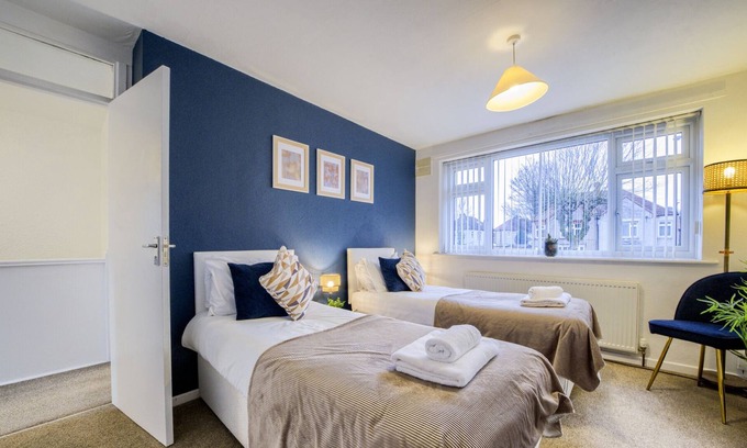 Holbrooks Apartment | RRN Near Ricoh Arena | Wi-fi | Parking