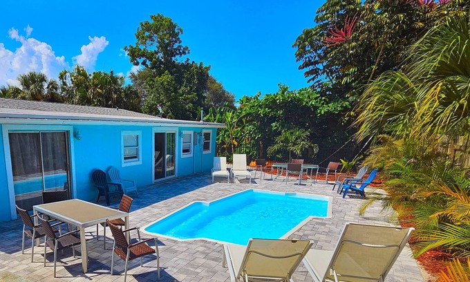 Palm Beach Gardens House | RS Private Suite Heated Pool, Kayak, 5min to Juno Beach & Stadiums