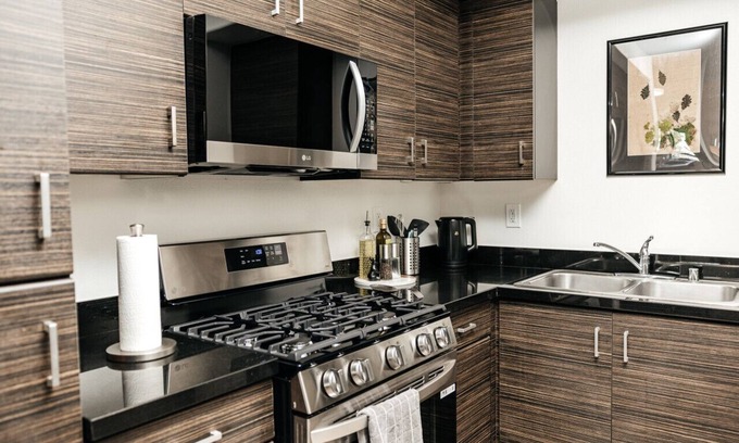 Carthay Circle Apartment | Ruby 2 BR apt in MiracleMile