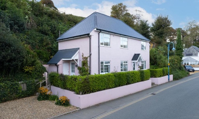 Saundersfoot House | Ruby Cottage - Beachside Cottage with Views