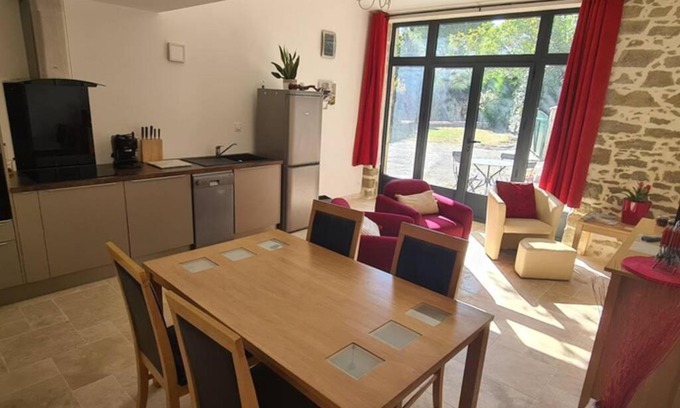 Sainte-Eulalie Apartment | Ruby - Gîte 2 chambres dans vieux prieuré près de Carcassonne