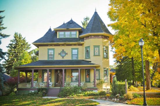 Gananoque Bed & Breakfast | Ruby Manor Bed & Breakfast