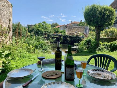 Verteuil-sur-Charente House | Rue des Douves